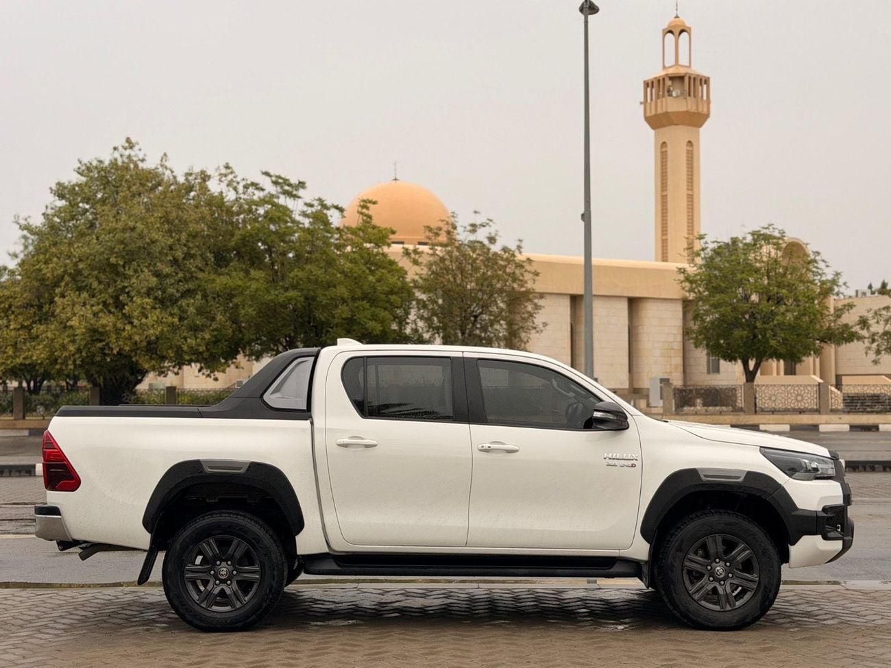 Toyota Hilux ADVENTURE SR5 export from Australia