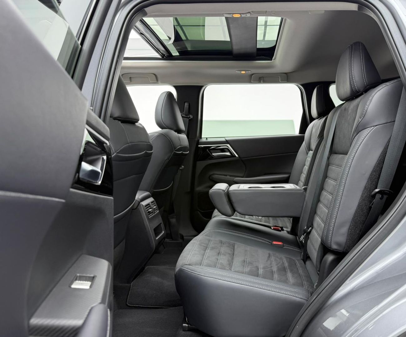 Mitsubishi Outlander 2023 Mitsubishi Outlander, 2026 Mitsubishi Warranty, Full Mitsubishi Service History, Low Km, GCC