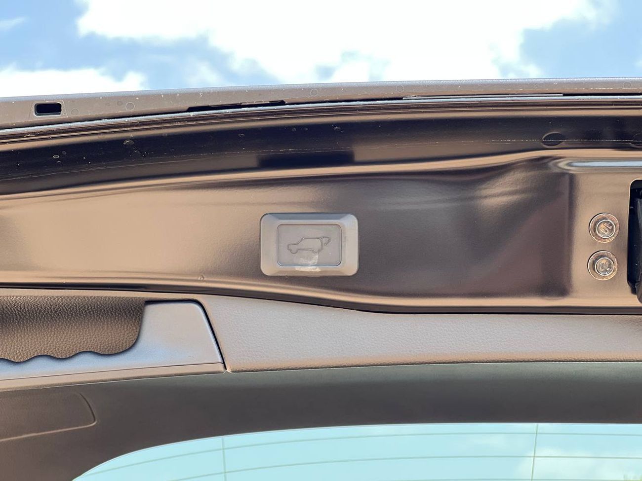 Toyota RAV4 2.5L HEV A/T // 2025 // FULL OPTION WITH PANORAMIC , DVD&BACK CAMERA , COOLING SEATS //SPECIAL OFFER