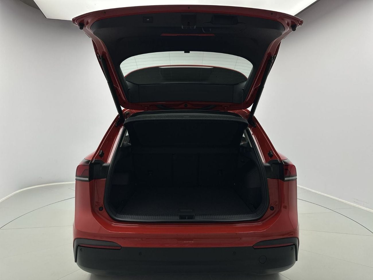 Volkswagen Tiguan Tiguan LIfe + fabric seats (REF#54467) - 28,100 AED SAVINGS from New Car