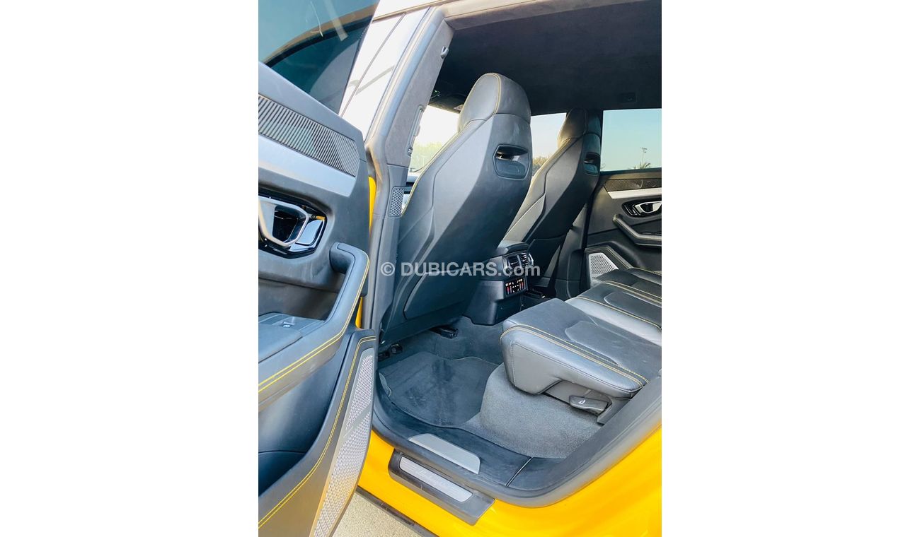 Lamborghini Urus Std Lamborghini urus 2020 import Germany full option perfect condition.  First owner full carbon fib