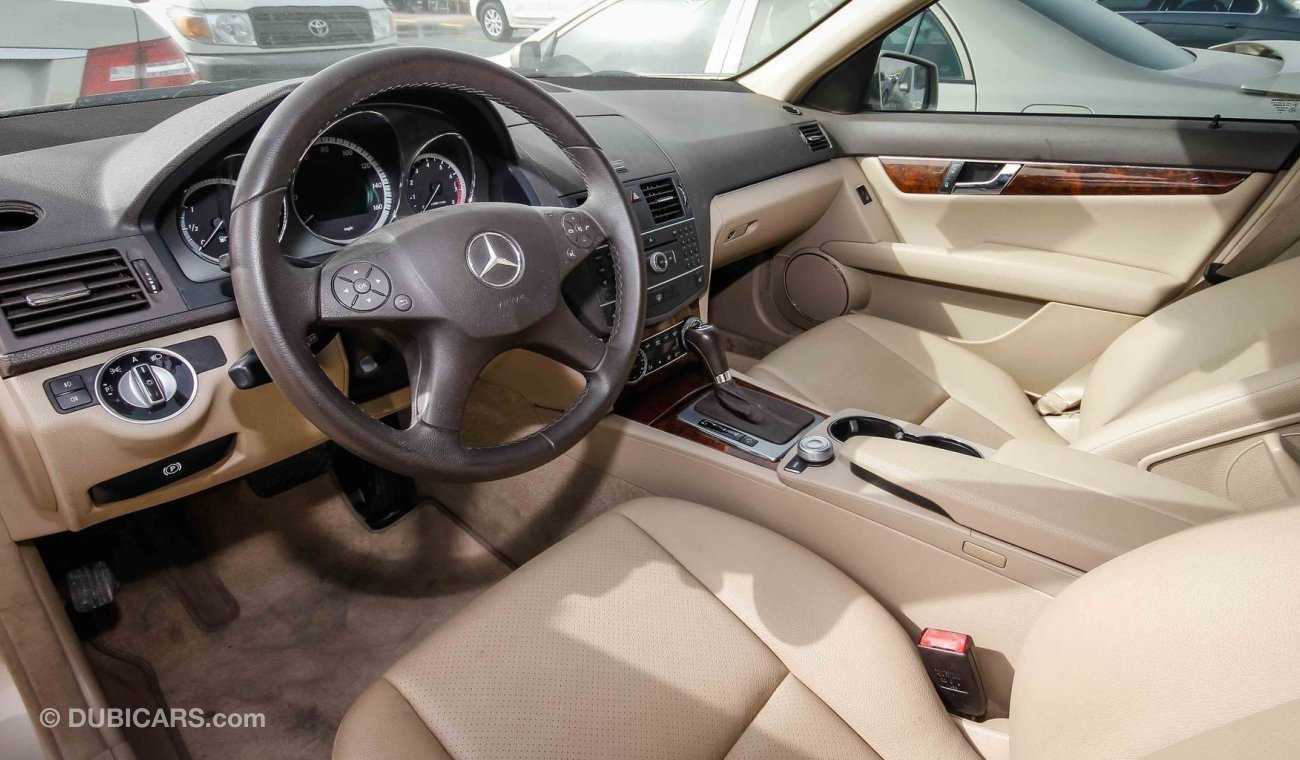 مرسيدس بنز C 300 2011 Mercedes-Benz C 300 Gold | A 1002