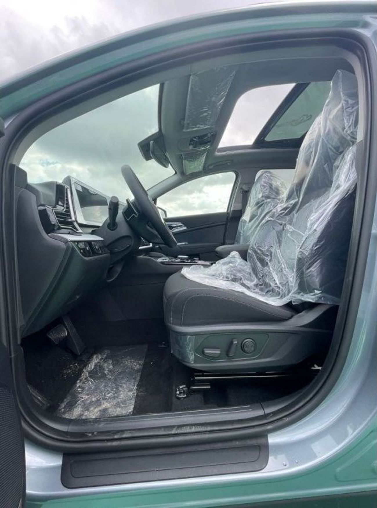 كيا سبورتيج 1.6 with sunroof two electric seats bush start