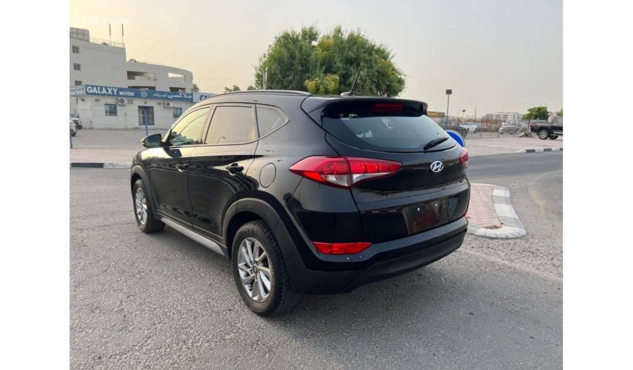 Hyundai Tucson GL Plus GL AWD panorama