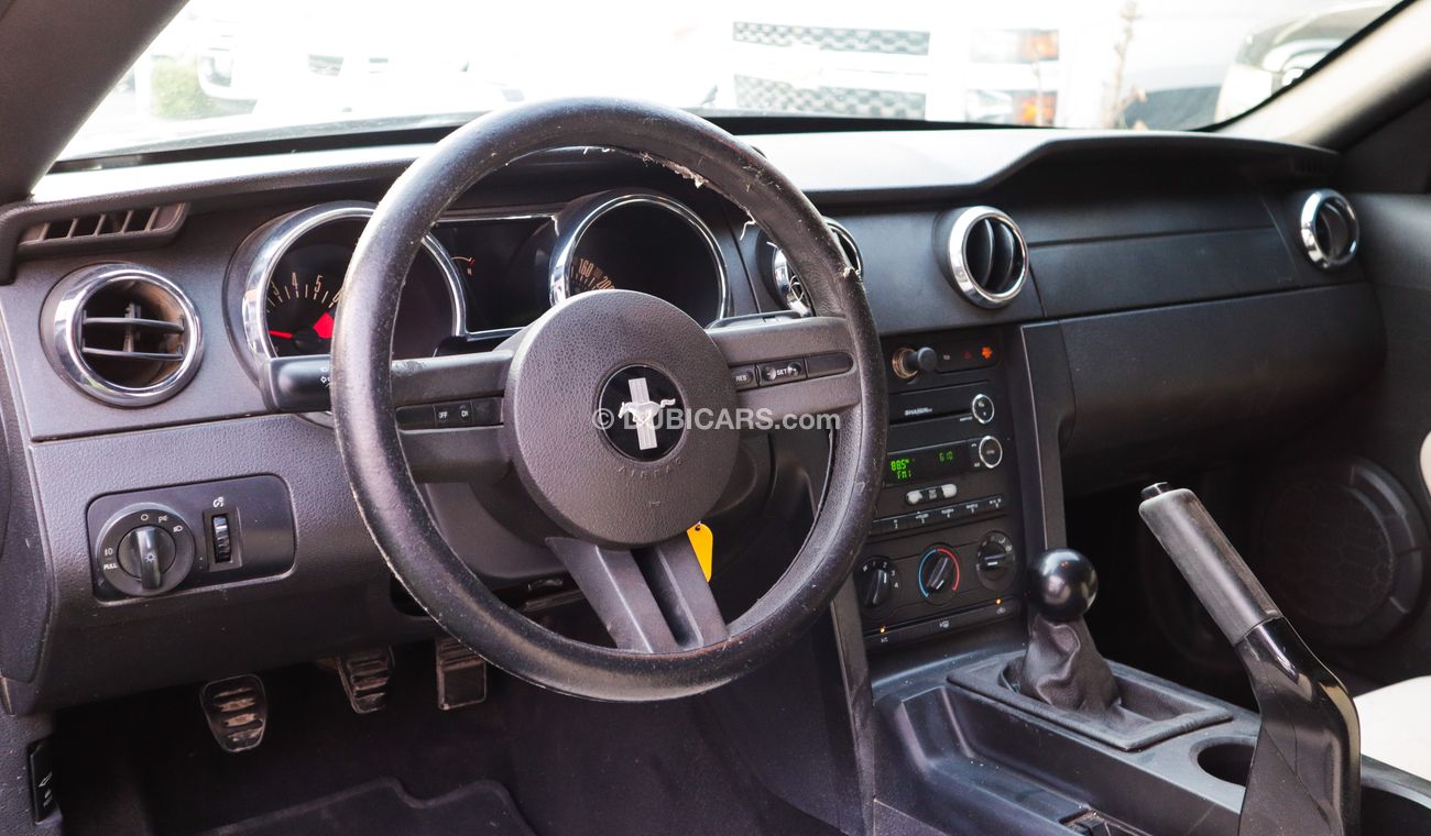 فورد موستانج خليجى كوبيه موديل 2009 لون أسود بحالة ممتازة لاتحتاج لأى مصاريف