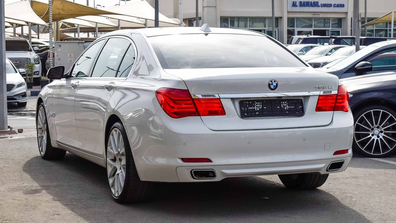 Used BMW 750Li Li 2010 for sale in Dubai - 284764