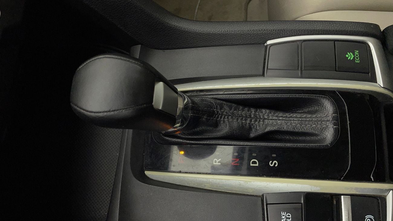 هوندا سيفيك LX SPORT 1.6 | بدون دفعة مقدمة | اختبار القيادة في المنزل