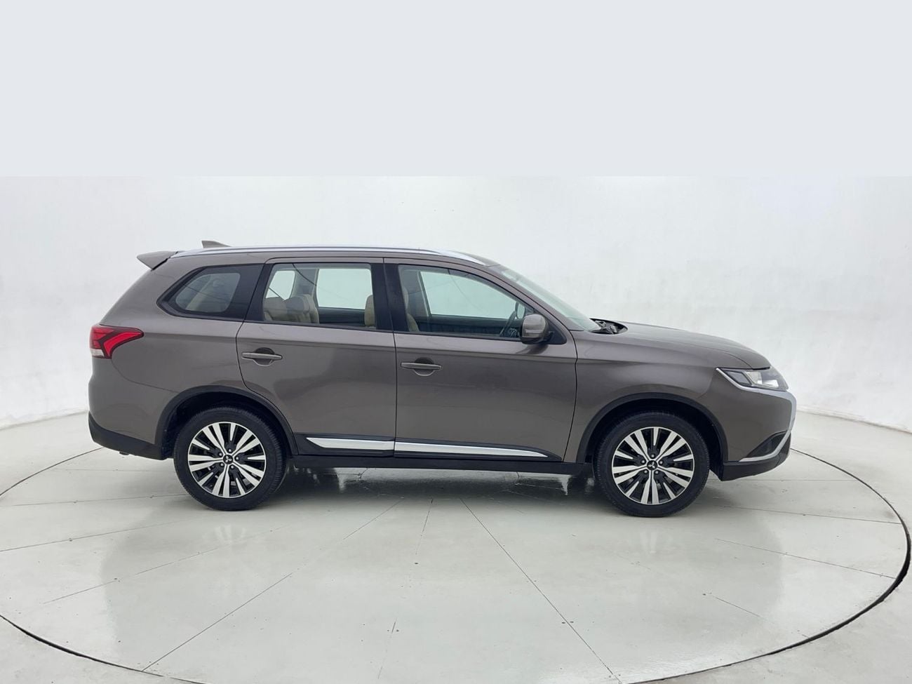 Mitsubishi Outlander 2.4L 2023 | 0 DP | 955/Month | 30 Day Return | Service History