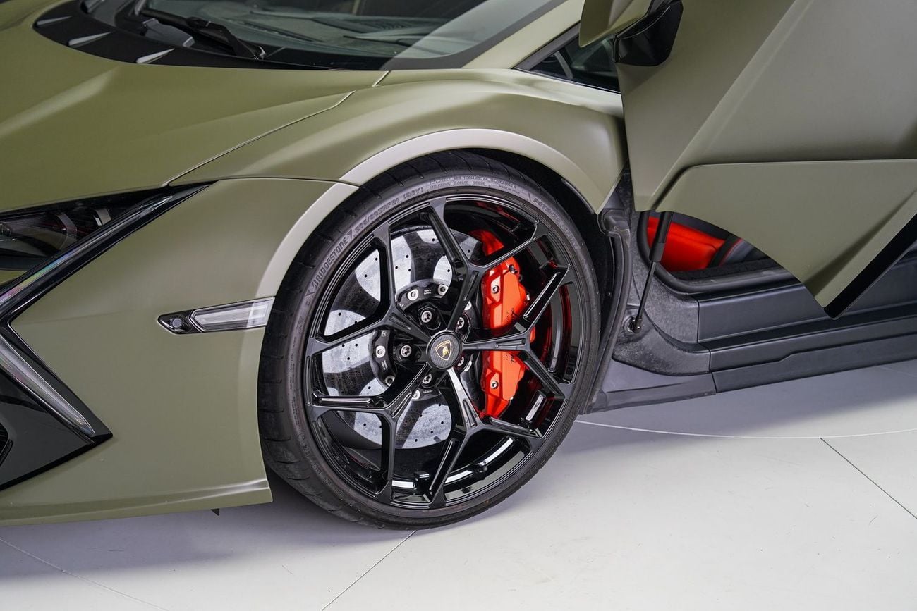 لامبورغيني ريفويلتو STD 6.5L V12 Hybrid