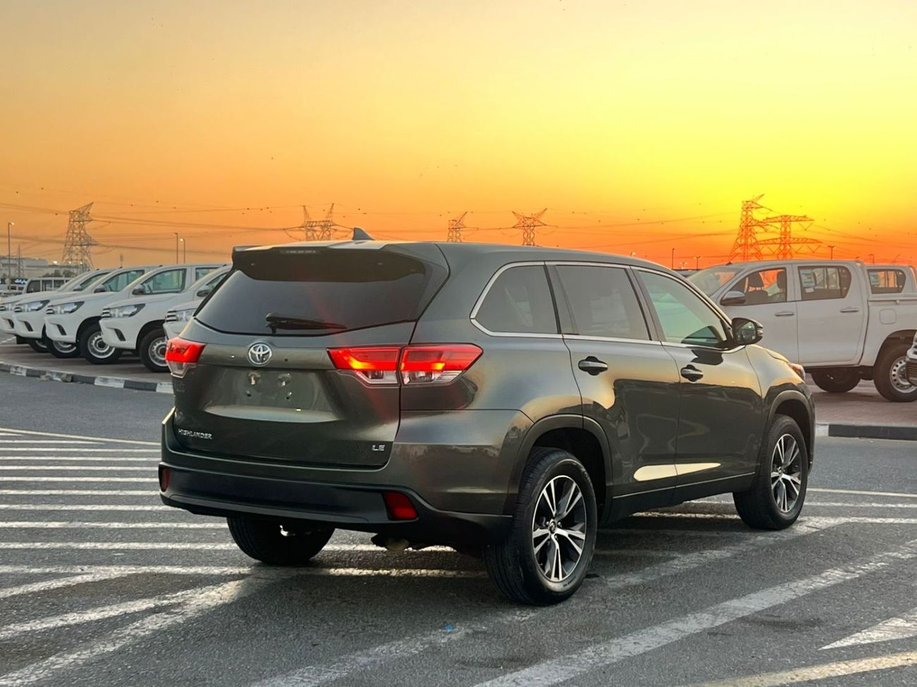 Toyota Highlander 2019 Toyota Highlander Le Plus 3.5L V6 - Rear Camera - 7 Leather Seat- Auto Trunk