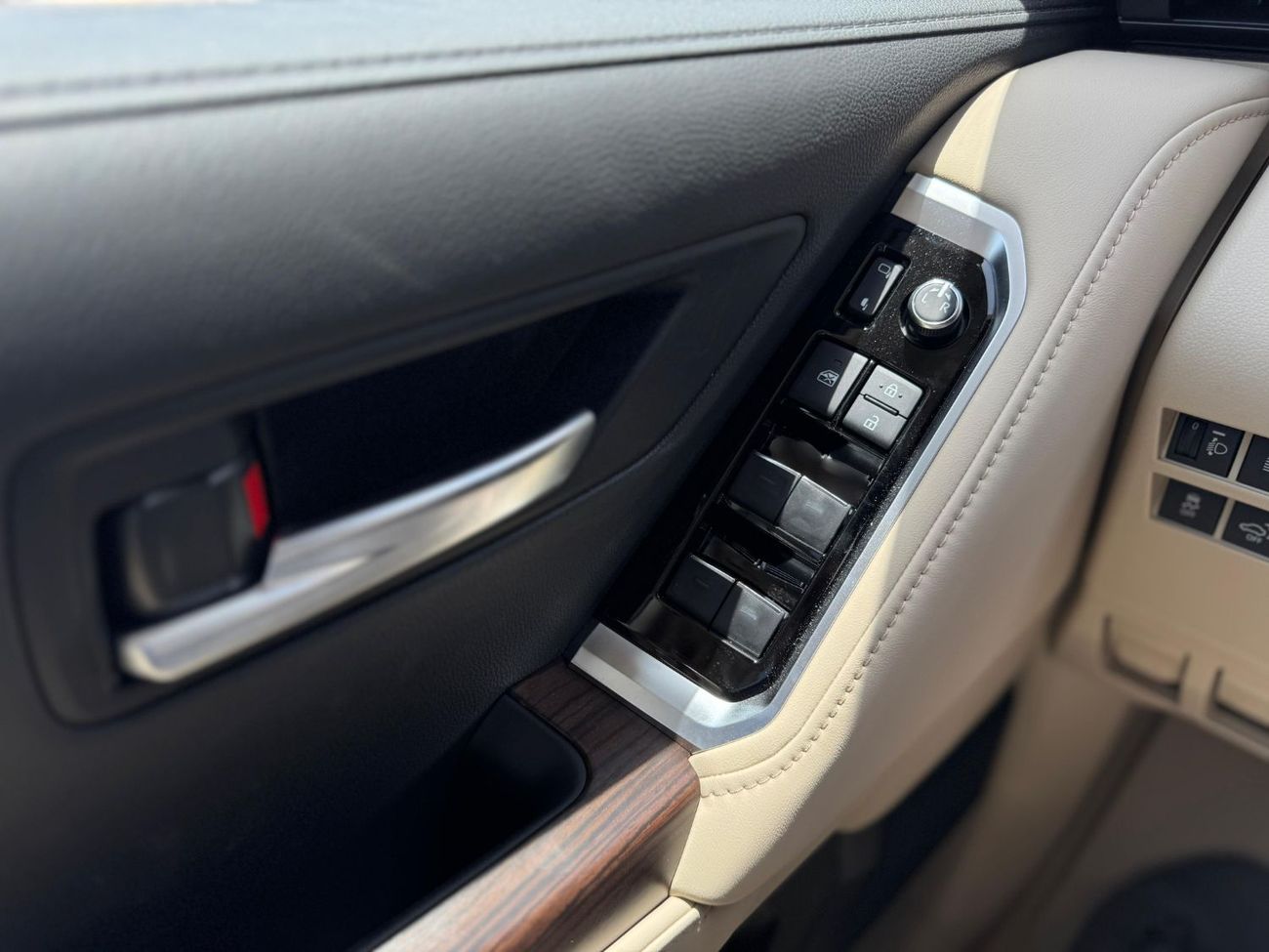 تويوتا لاند كروزر تويوتا لاندكروزر GXR 2025 | V6 توين تيربو | فل أوبشن | زيرو | خليجي