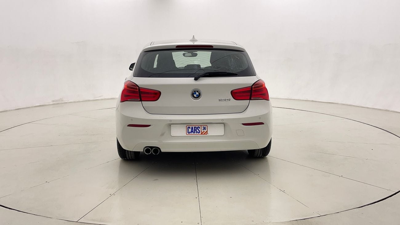 بي أم دبليو 120i EXECUTIVE 2 | بدون دفعة مقدمة | اختبار القيادة في المنزل