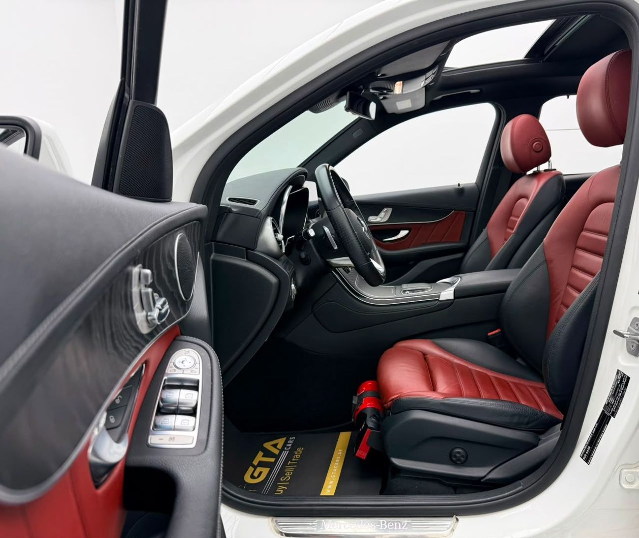 Mercedes Benz GLC 300 AMG 2020 Mercedes Benz GLC300 4MATIC, Warranty, Full Mercedes Service History, Fully Loaded, GCC