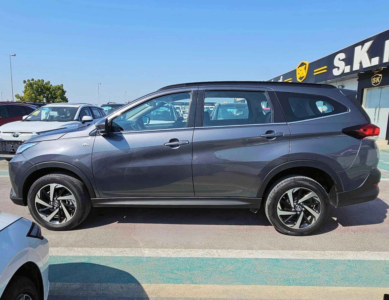 تويوتا راش EX GCC/ 7 SEATS/ RIMS/  LOW MILEGAE/ EXPORT ONLY / LOT#34572