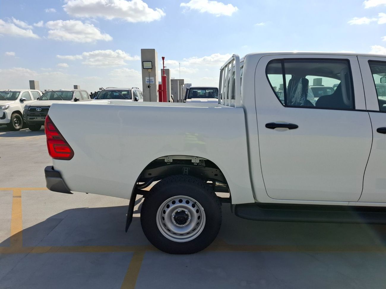 Toyota Hilux Toyota Hilux Double Cabin 2.7L Petrol Narrow Body