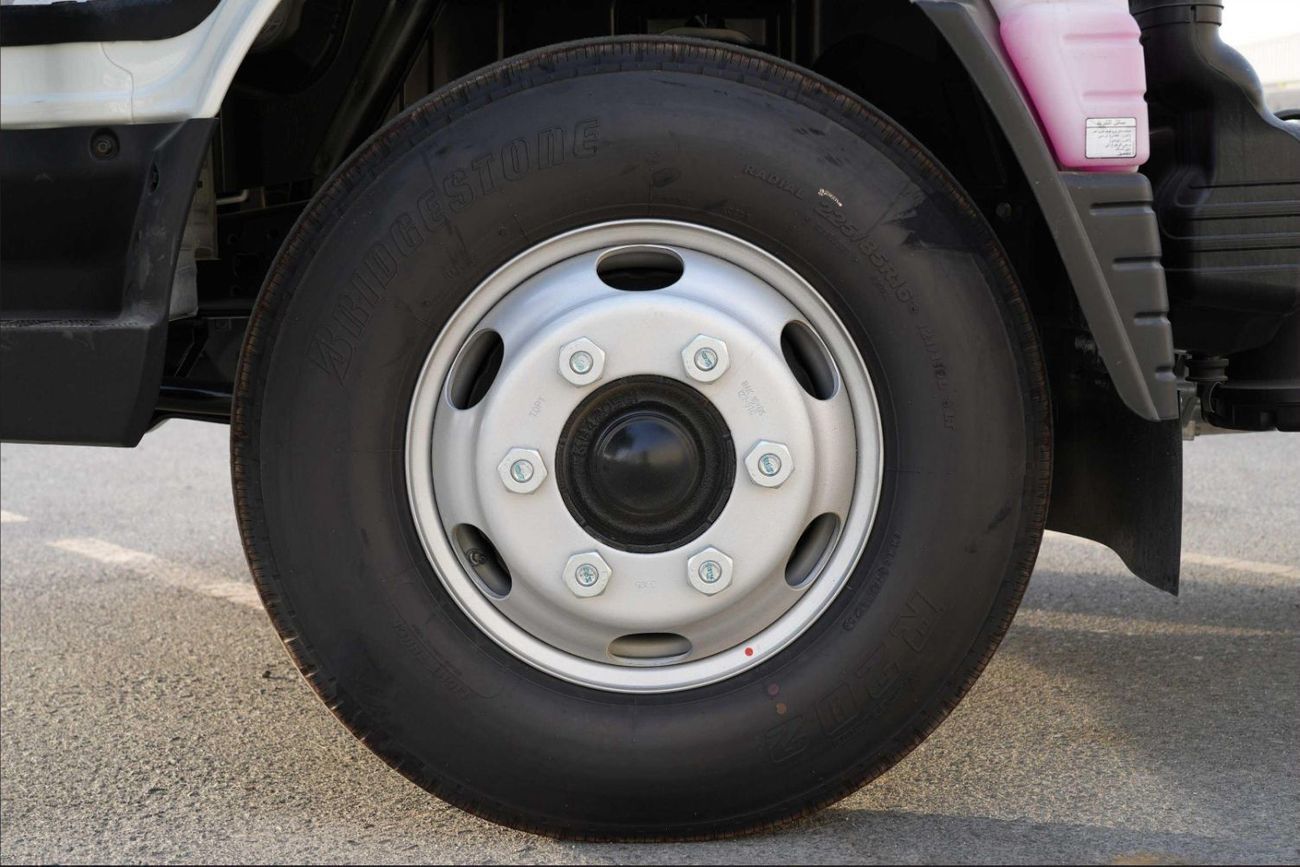 Mitsubishi Fuso Canter 4.2L CHASSIS M/T DIESEL