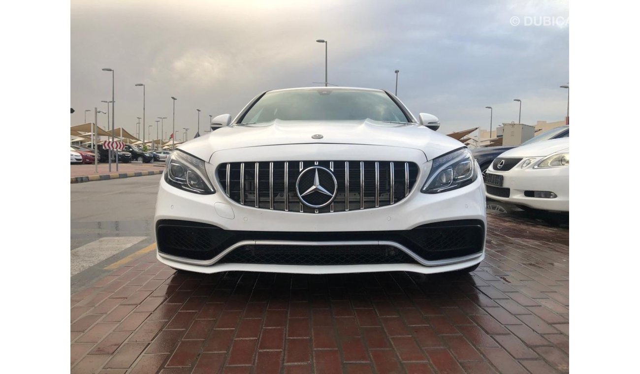 مرسيدس بنز C 300 موديل 2018  فل مواصفات فتحه وجلد  5 كاميرات وكت AMG kit