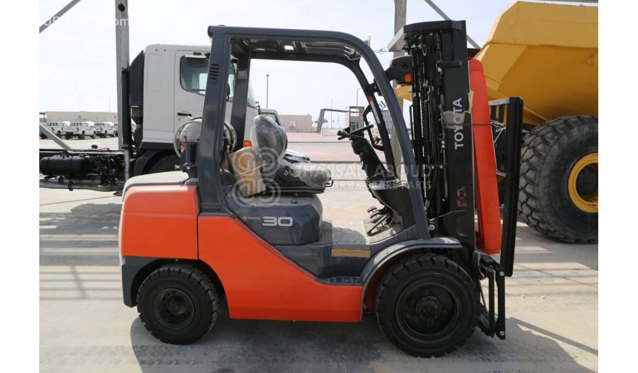 Toyota Fork lift LPG 3 TON, 3 STAGE W/SIDE SHIFT 3 LEVER,4.5M LIFT HEIGHT MY23