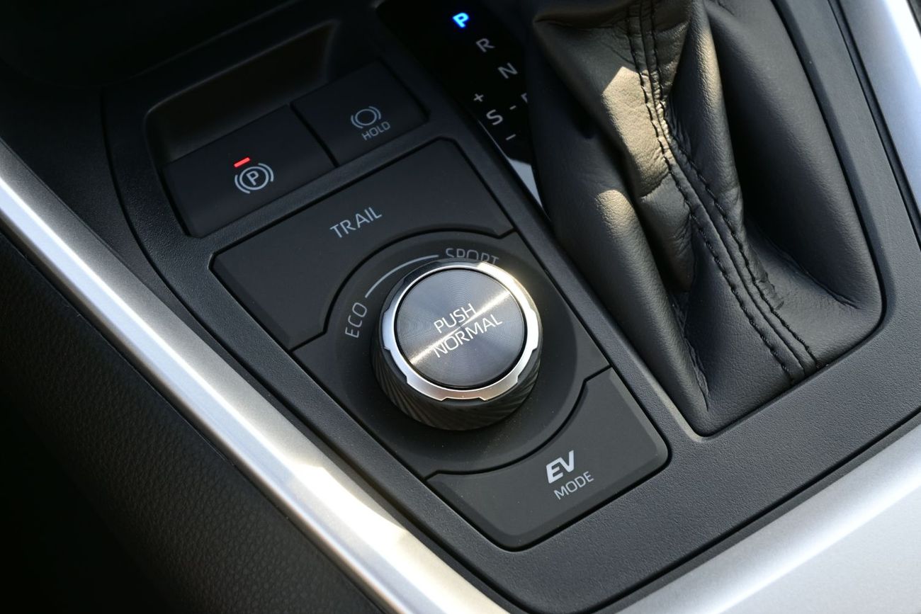 تويوتا راف ٤ Toyota RAV4 Limited 2.5L Hybrid, AWD, Model 2025 Color White