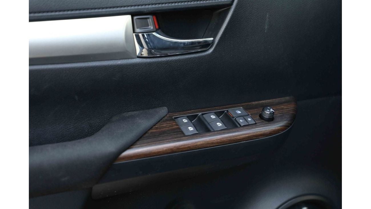 تويوتا هيلوكس تويوتا هايلكس 2024 4x4 DC 2.7 HI - أسود من الداخل أسود | تصدير فقط