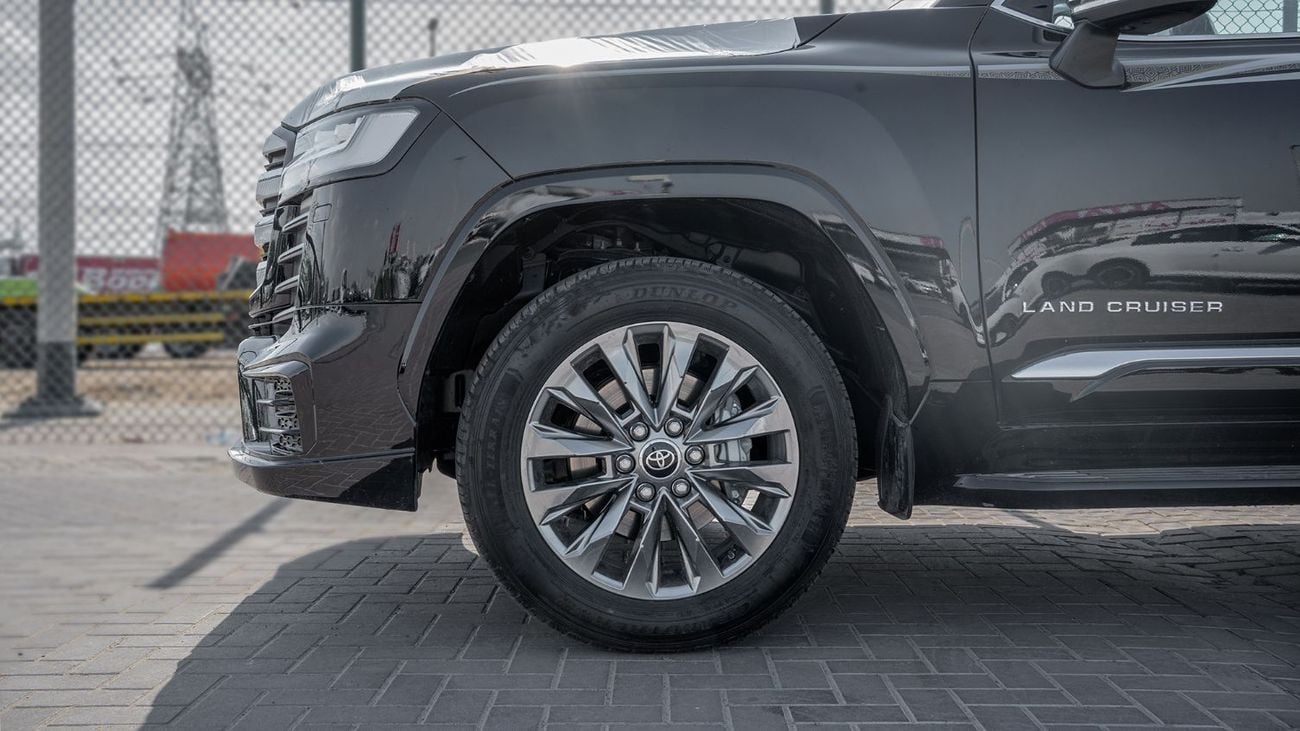 Toyota Land Cruiser 2025 Toyota Land Cruiser 300 VXR 3.5L AT Petrol Twin Turbo (Black-Red)