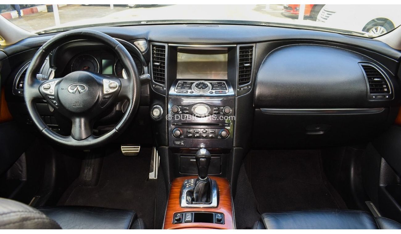 Infiniti FX50 2009 GCC model, fingerprint slot, rear camera, leather, cruise control, sensor wheels, in excellent