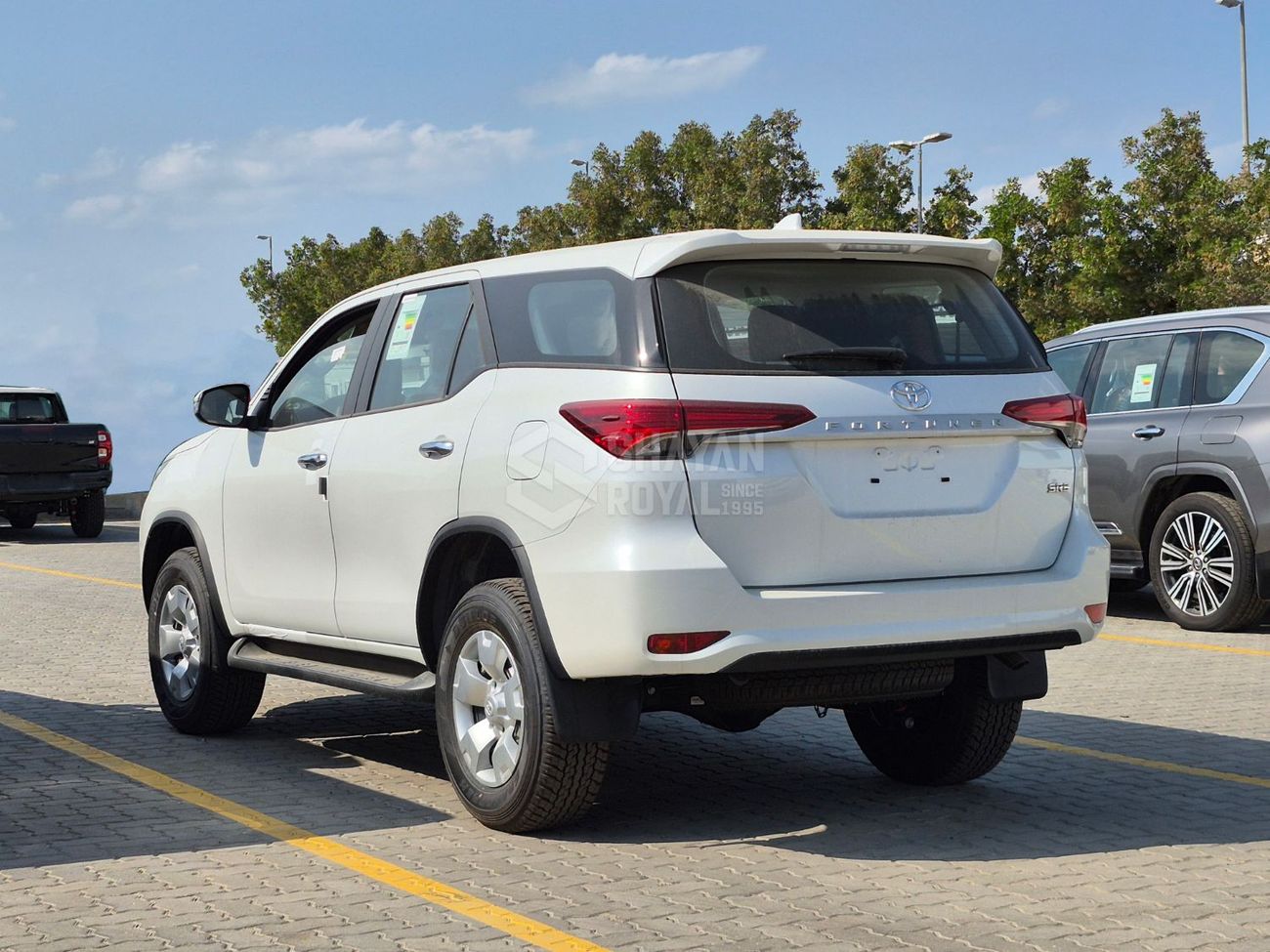 Toyota Fortuner STANDARD 2.7L PETROL 4WD AT 7-SETAS 2026MY