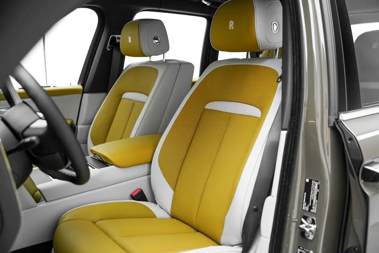 Rolls-Royce Cullinan WITH WARRANTY AND SERVICE CONTRACT