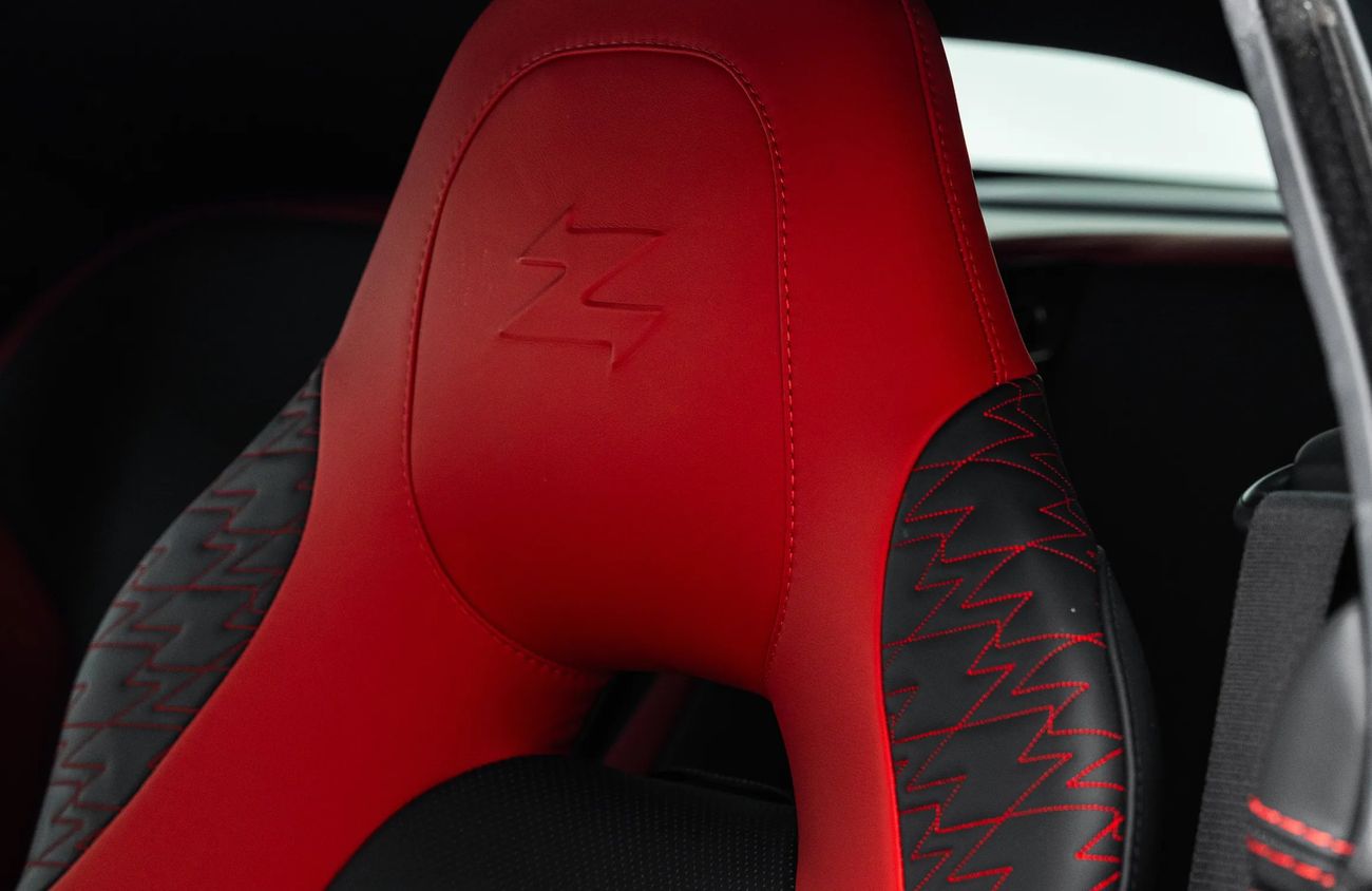 أستون مارتن فانكويش 6.0L V12 Naturally Aspirated Engine