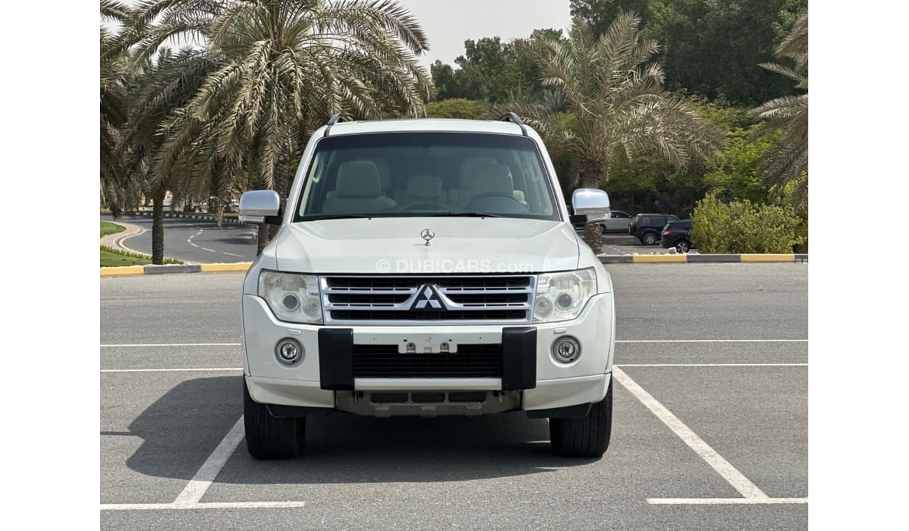 Mitsubishi Pajero موديل 2010 خليجي حاله ممتازه جدا من الداخل والخارج