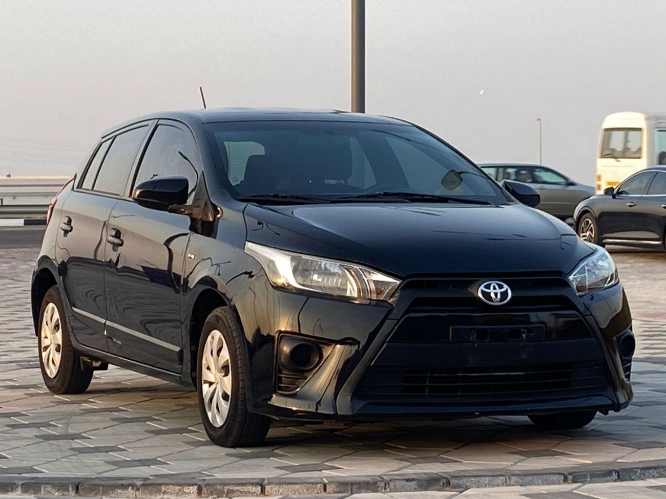 Toyota Yaris TOYOTA YARIS SE MODEL : 2016 MILEAGE : 129,000 K/M PRICE : 27,000 DIRHAMS GULF SPECIFICATIONS Withou