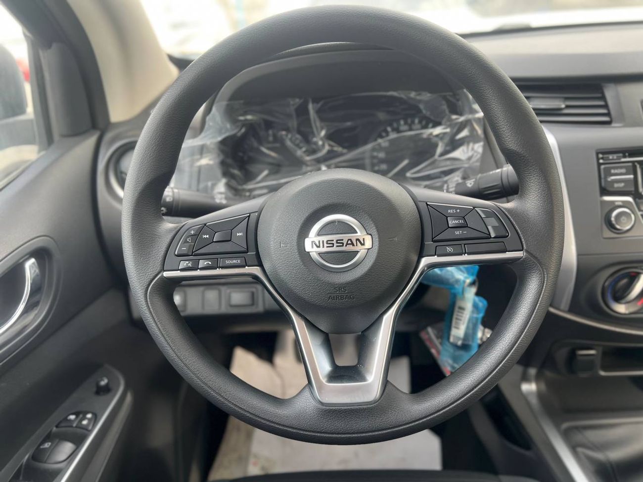 نيسان نافارا Std 2.5L RWD M/T