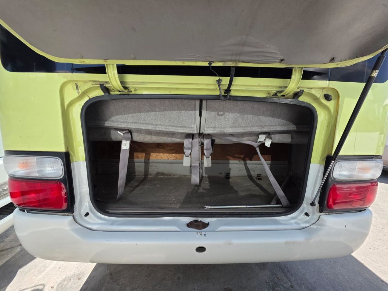 تويوتا كوستر (RAMADAN OFFER) TOYOTA COASTER BUS RHD 2004 MODEL 4.0 L DIESEL AUTOMATIC(PM50072)