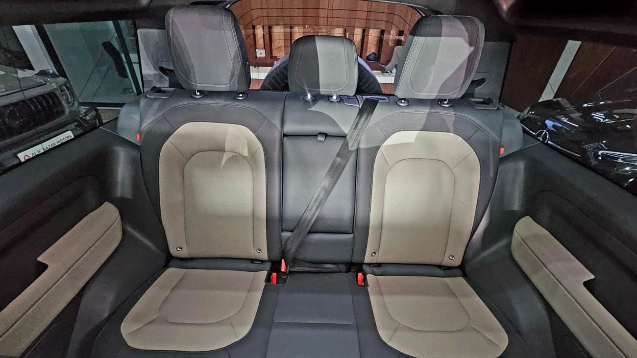 لاند روفر ديفندر 90 X-DYNAMIC SE P400 Land Rover Defender 90 SE P400 X Dynamic URBAN