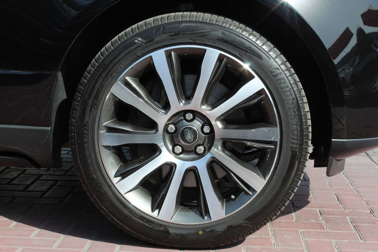 Land Rover Range Rover GCC MINT IN CONDITION