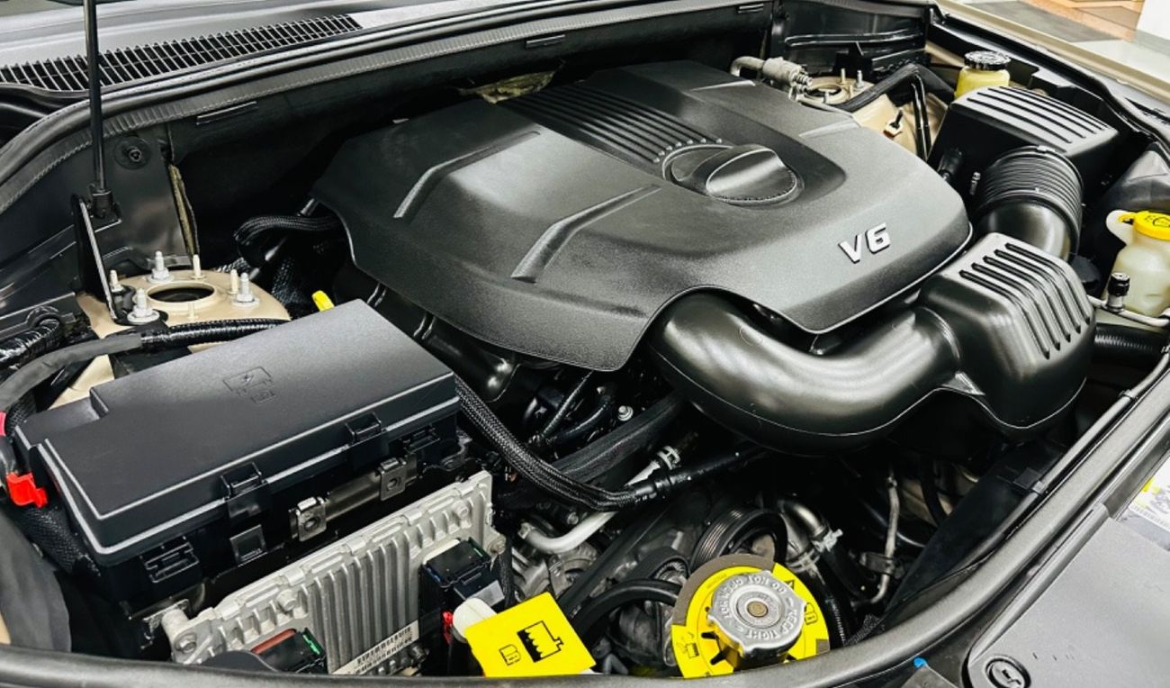 Jeep Grand Cherokee Limited GCC .. Original  Paint .. Perfect Condition .. Full Options .. V6