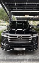 تويوتا لاند كروزر 2025 Land Cruiser VXR 4.0L V6 | 13,500 KM | Single Owner | Al-Futtaim | 80K Service Contract