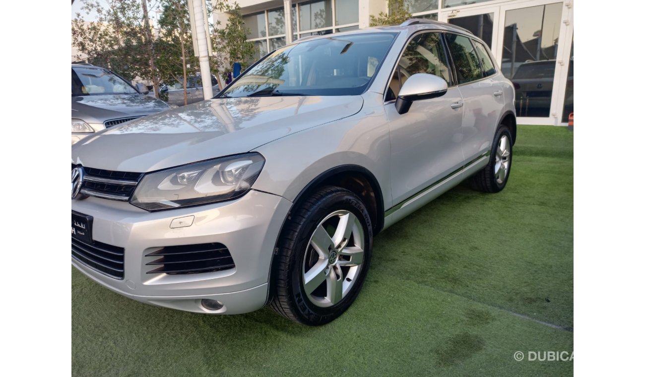 Volkswagen Touareg Gulf 2013 model, panorama leather, control stabilizer, rear camera, in excellent condition