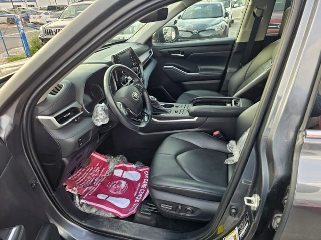 Toyota Highlander XLE-Non Hybrid-3.5L-AWD-LHD-American specs-6 Cylinders-petrol-Automatic-7 Seats-5 Doors