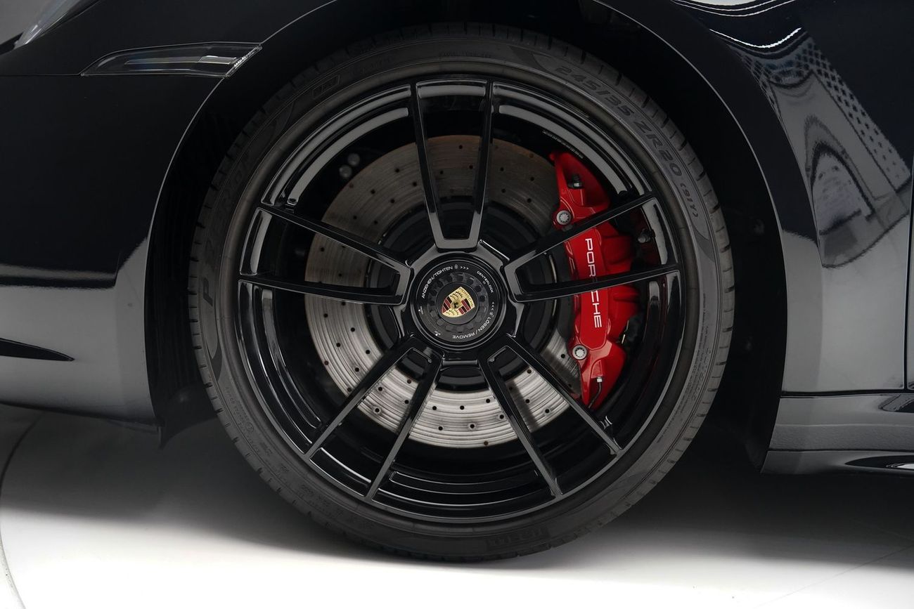 Porsche 911 Targa 4 3.0L (380 HP) Targa 4 GTS