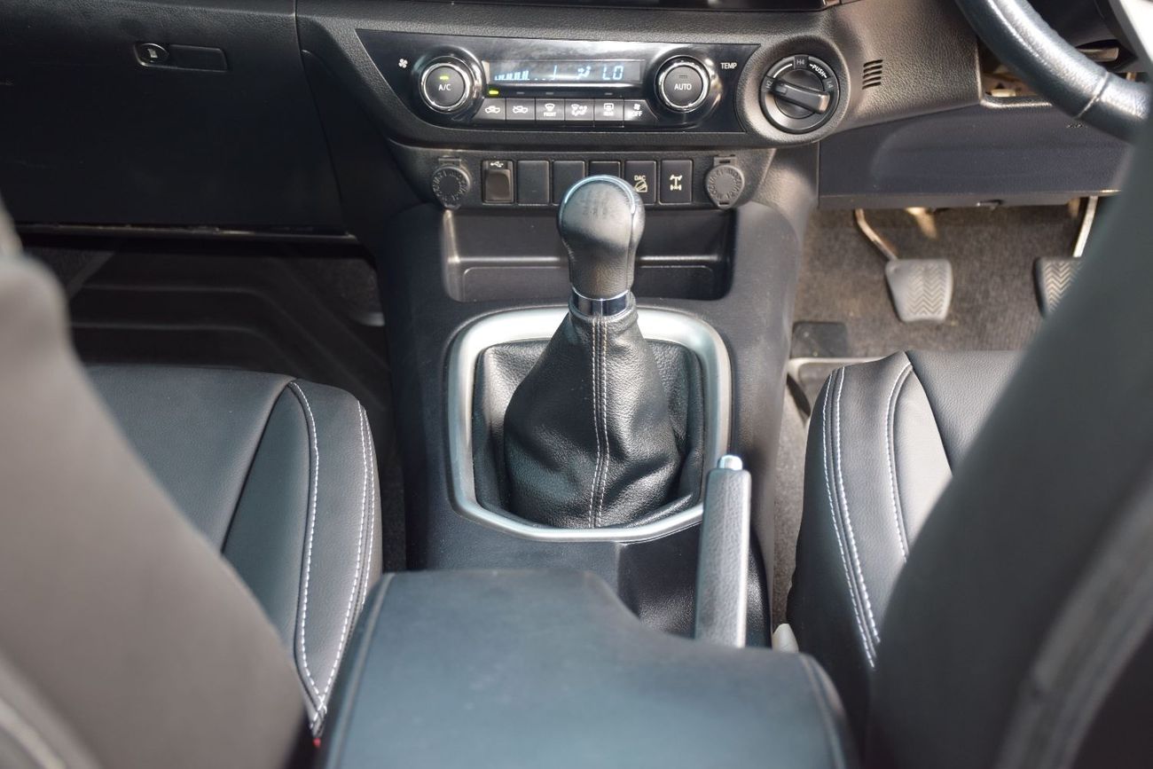 Toyota Hilux S GLX 2.8L AWD M/T