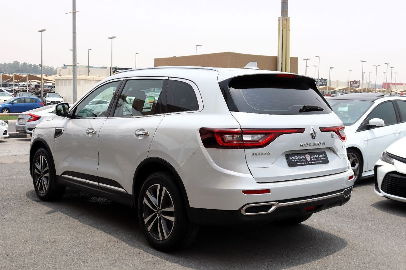 رينو كوليوس LE خالية من الحوادث - خليجي - فل اوبشن - السيارة بحالة ممتازة من الداخل والخارج