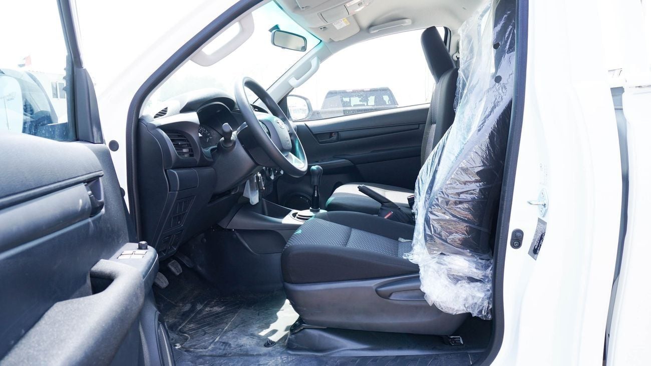 تويوتا هيلوكس GLX 2.4L DIESEL 4WD M/T