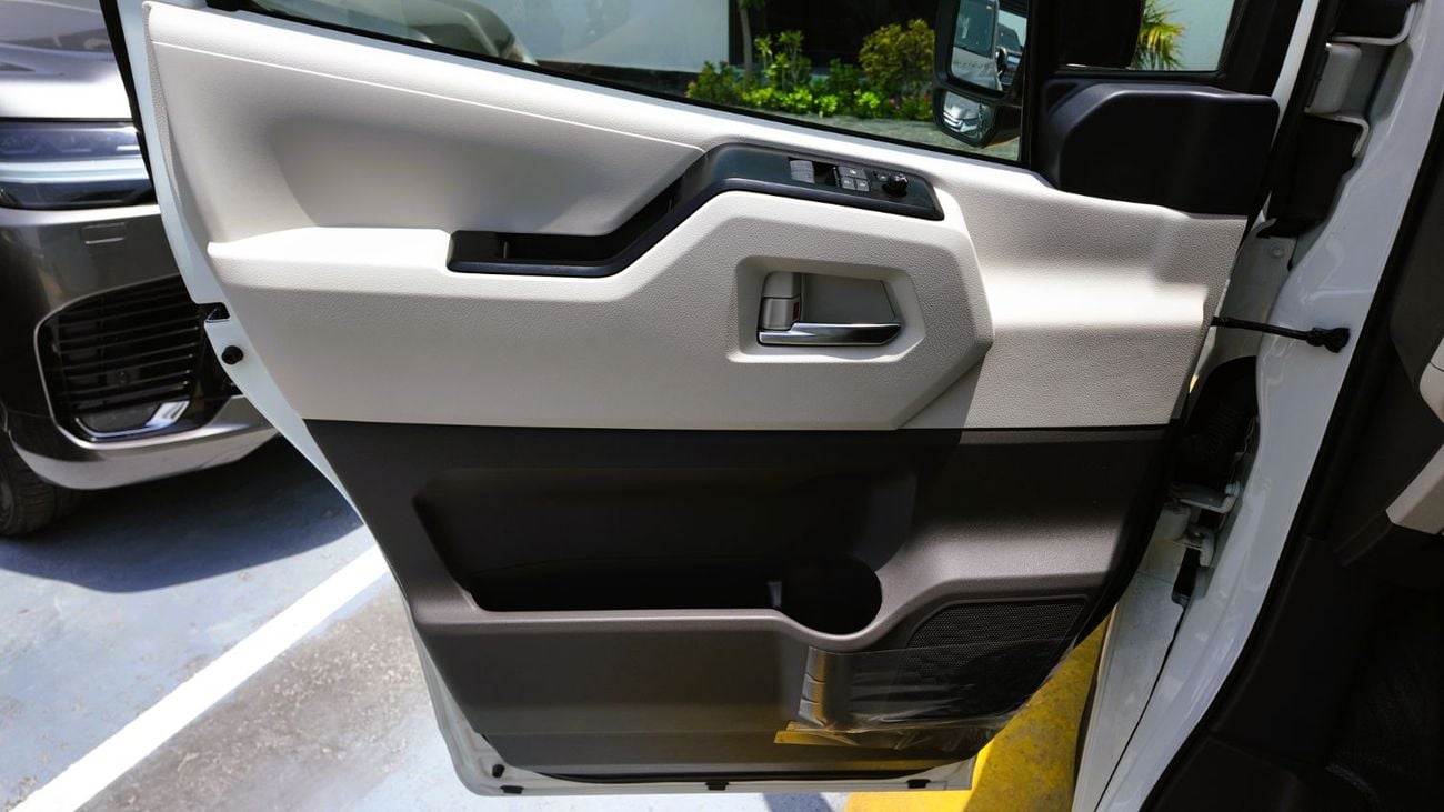 Toyota Hiace TOYOTA HIACE GL FULL OPTION M/T