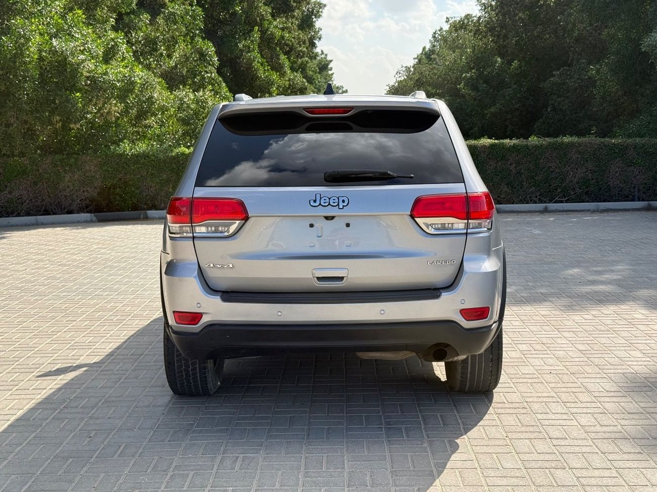 جيب جراند شيروكي Laredo 3.6L