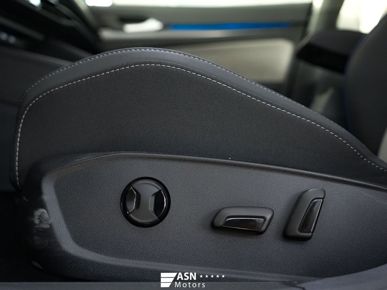 Volkswagen Golf R-Line Black Package Full Edition 2025 (Export Price)