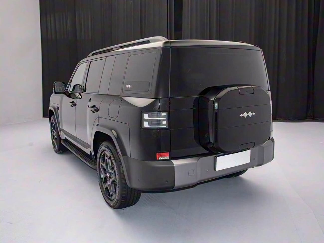 بي واي دي ليوبارد تيتانيوم 7