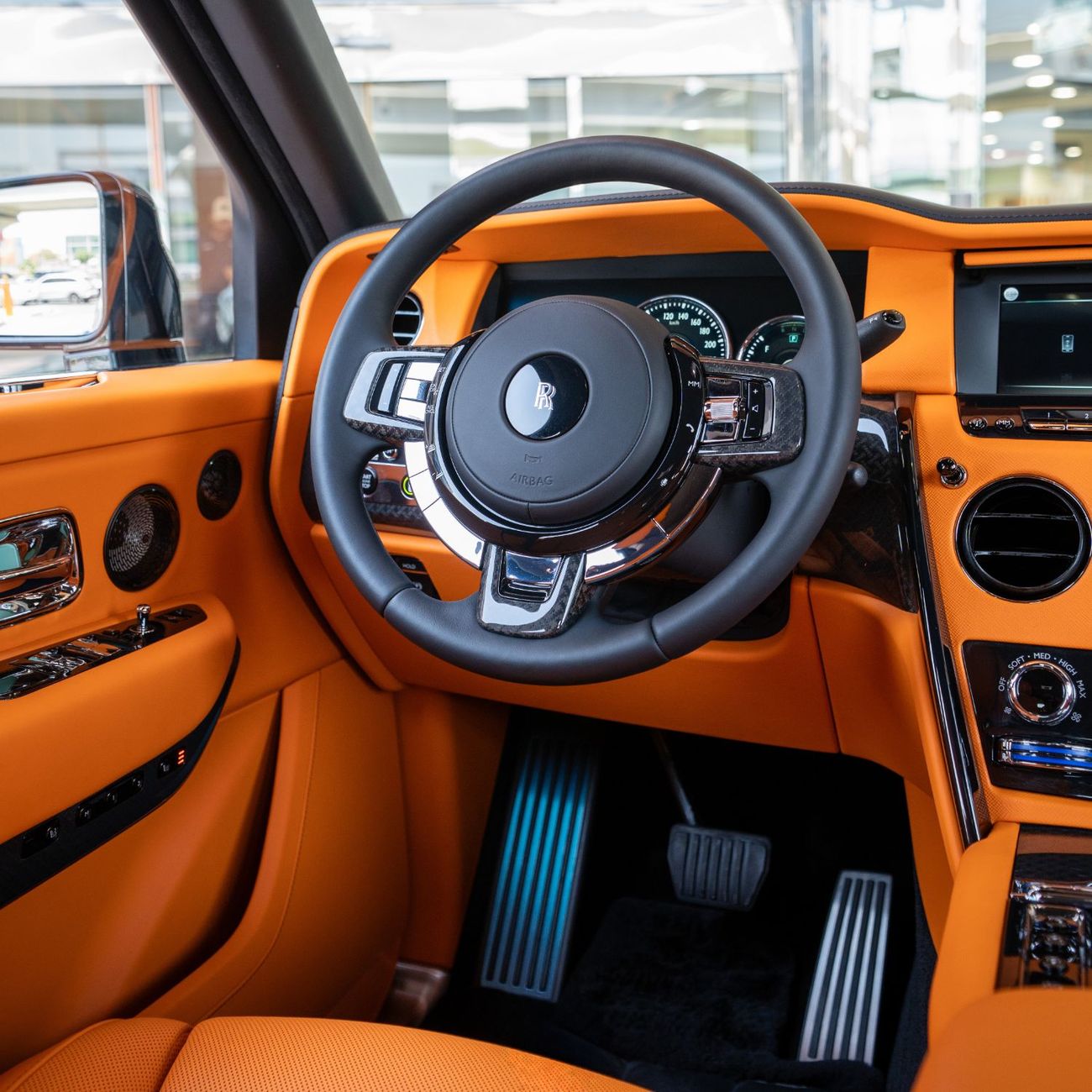 رولز رويس كولينان 2024 ROLLS ROYCE CULLINAN BLACK BADGE DONE ONLY 6000KM