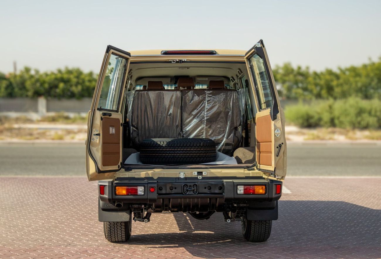 تويوتا لاند كروزر 70 2025 Toyota LC76 Hardtop 4.0L - Beige Inside Sadlle Tan | Export Only