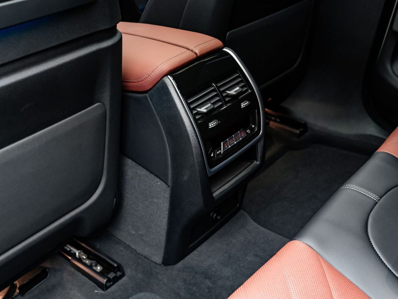 BMW X6 2024 BMW X5 M60i, July 2027 BMW Warranty + Service Contract, Low KMs, GCC